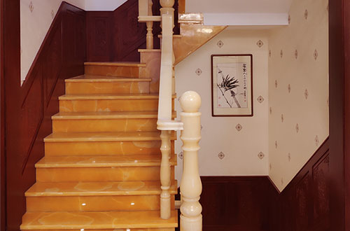 冀州中式别墅室内汉白玉石楼梯的定制安装装饰效果